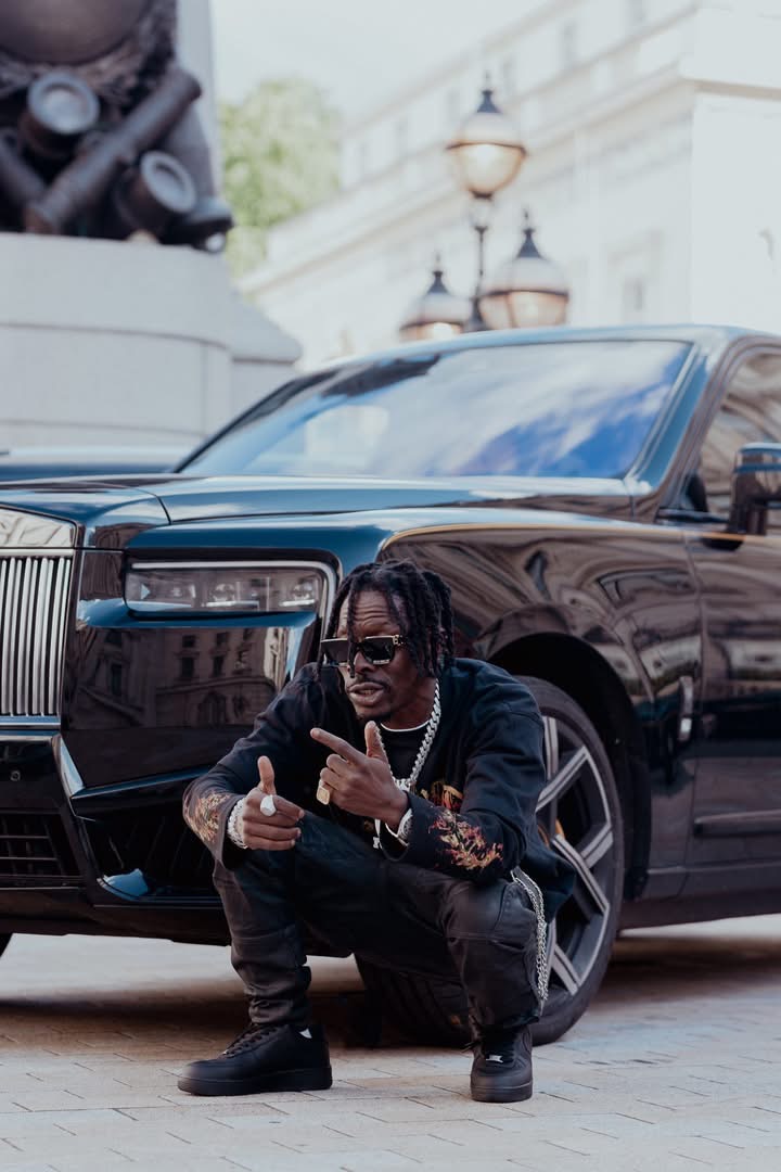 Ghanaian Star Shatta Wale Moves To London Ahead Of His Concert